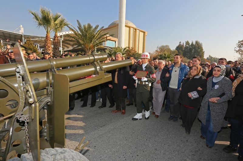 Şehitler gözyaşlarıyla son yolculuğuna uğurlandı 54