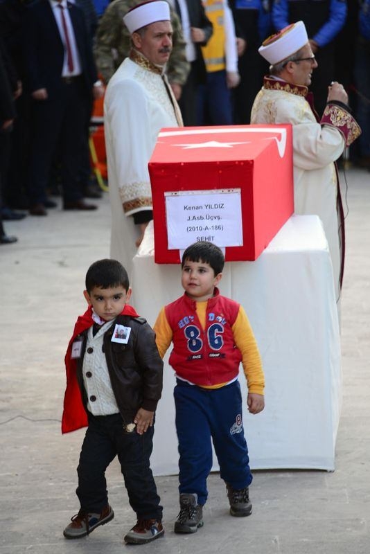 Şehitler gözyaşlarıyla son yolculuğuna uğurlandı 9