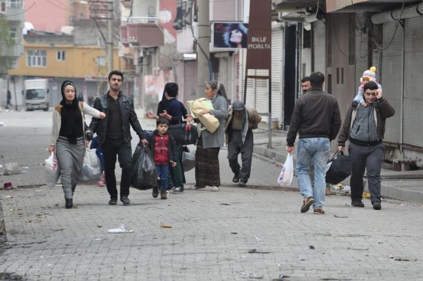 Cizre’de çatışmalar sürüyor, bazı aileler camiye sığındı 5