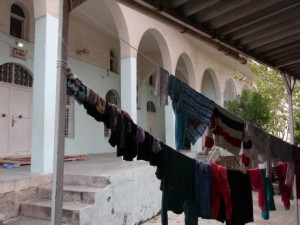 Cizre’de çatışmalar sürüyor, bazı aileler camiye sığındı