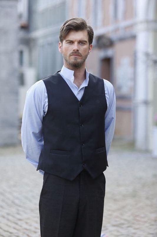 Diriliş oyuncuları kaç yaşında? 28