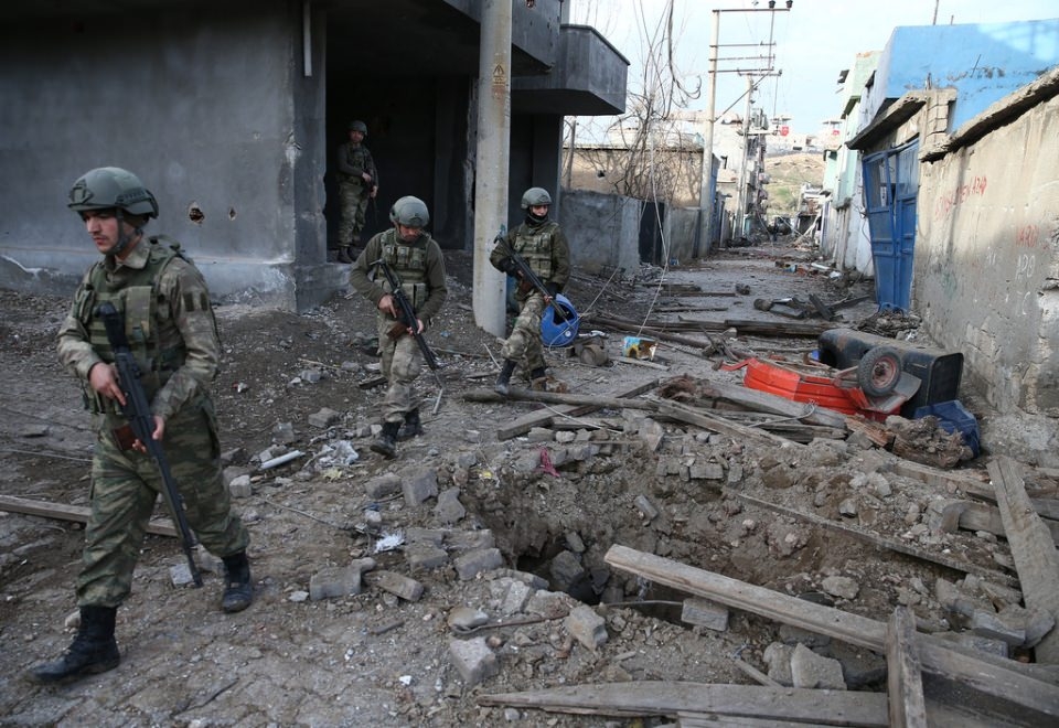 Cizre'de PKK'nın inlerine operasyon 16