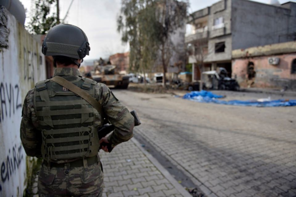 Cizre'de PKK'nın inlerine operasyon 65