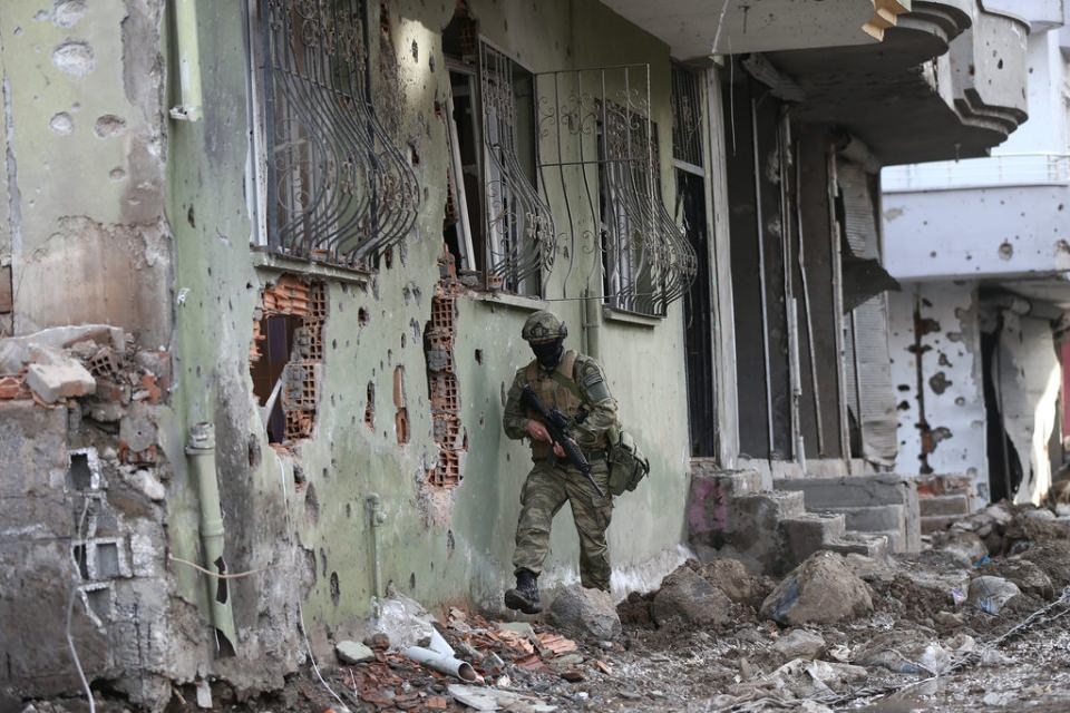 Cizre'de PKK'nın inlerine operasyon 7