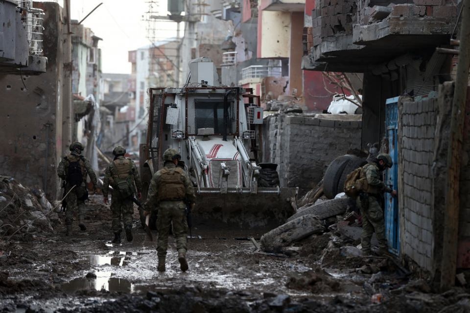 Cizre'de PKK'nın inlerine operasyon 73
