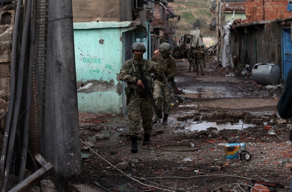 Cizre'de PKK'nın inlerine operasyon 75