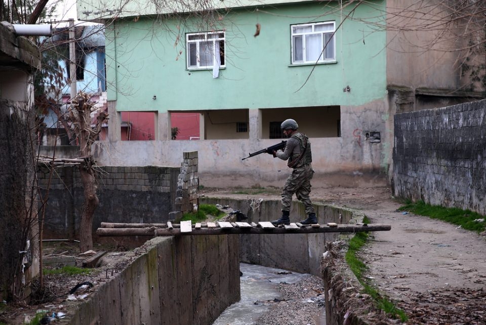 Cizre'de PKK'nın inlerine operasyon 77