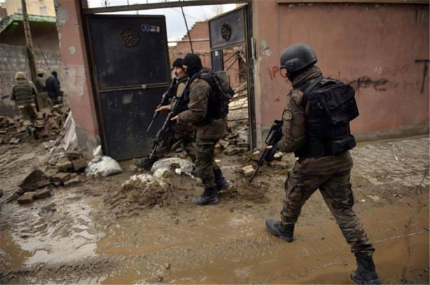 Asker ve polisten karış karış tarama! 15