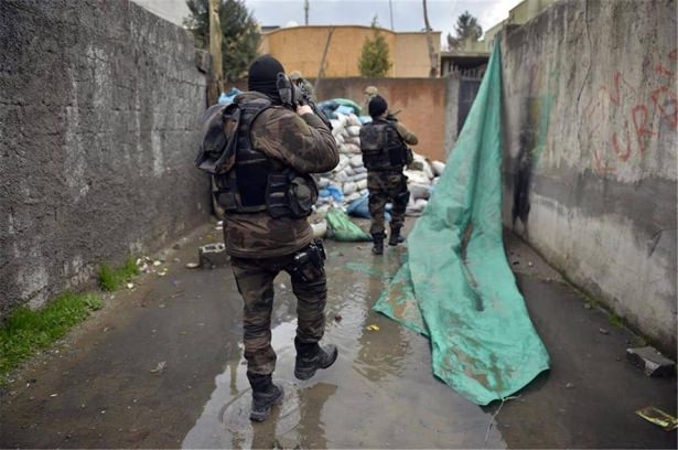 Asker ve polisten karış karış tarama! 27