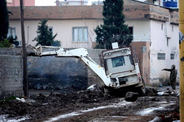 Asker ve polisten karış karış tarama! 32