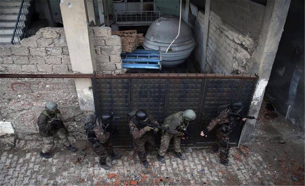 Asker ve polisten karış karış tarama! 39