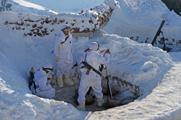 Eksi 20'de vatan savunması 105