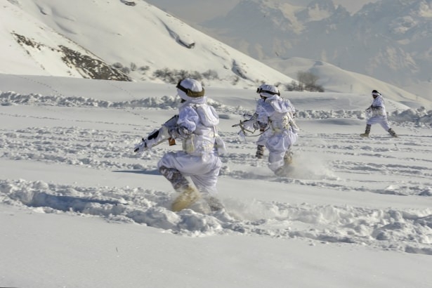 Eksi 20'de vatan savunması 17