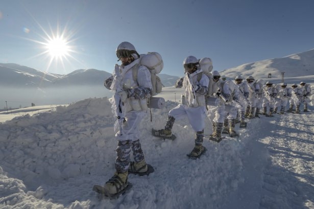 Eksi 20'de vatan savunması 35