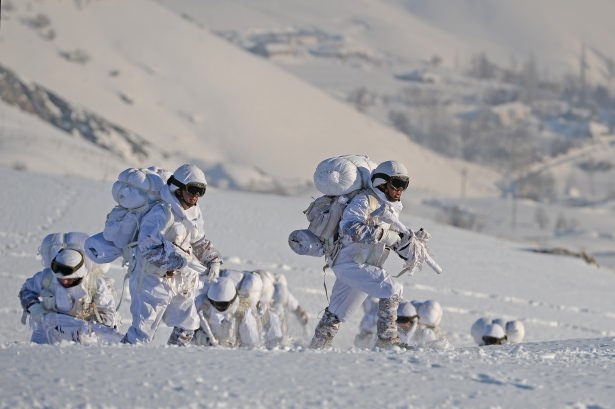 Eksi 20'de vatan savunması 83