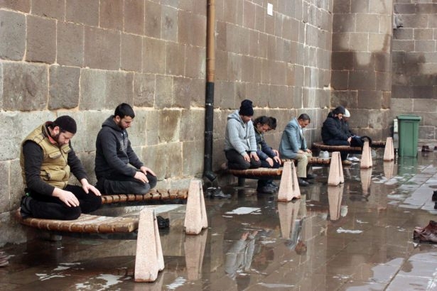 İbadet aşkı engel tanımaz! 5