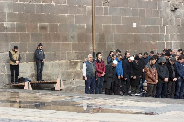 İbadet aşkı engel tanımaz! 6