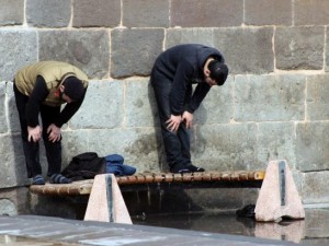 İbadet aşkı engel tanımaz!