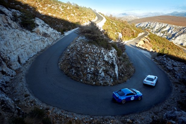 Renault, efsane modeli geri getiriyor 7