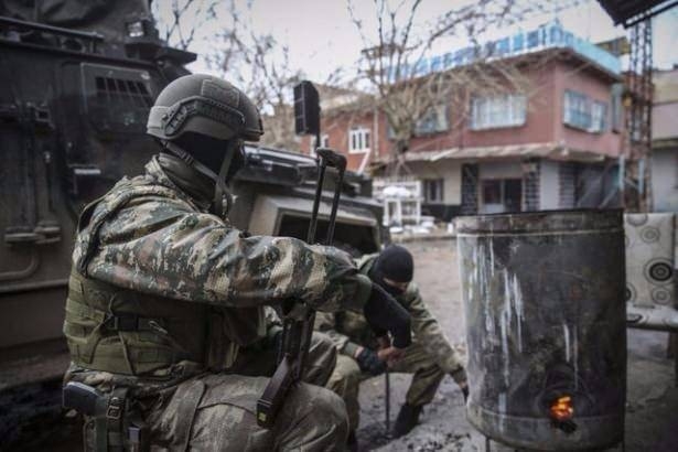 Teröristler son 100 metreye sıkıştı 74