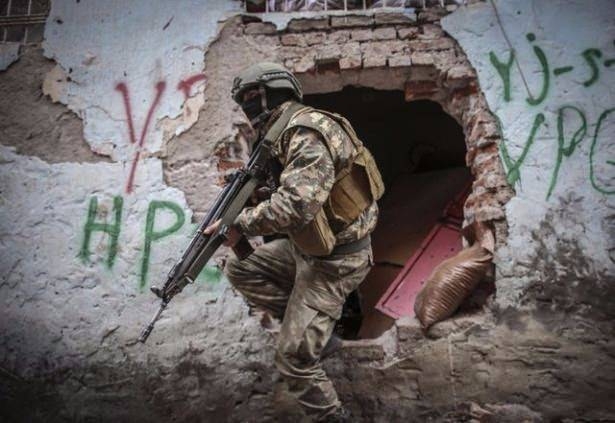 Teröristler son 100 metreye sıkıştı 79