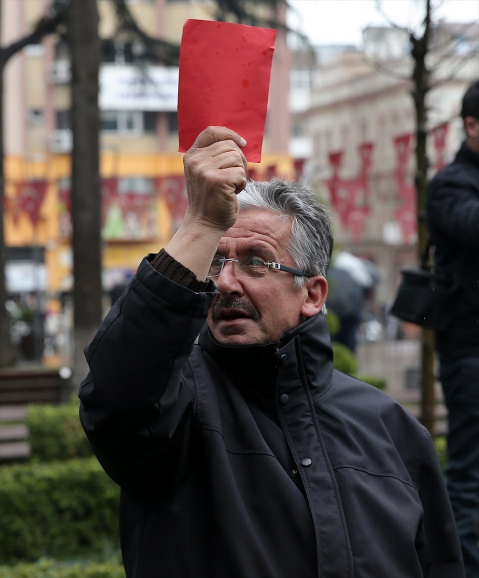 Trabzon'da kırmızı kartlı protesto 11