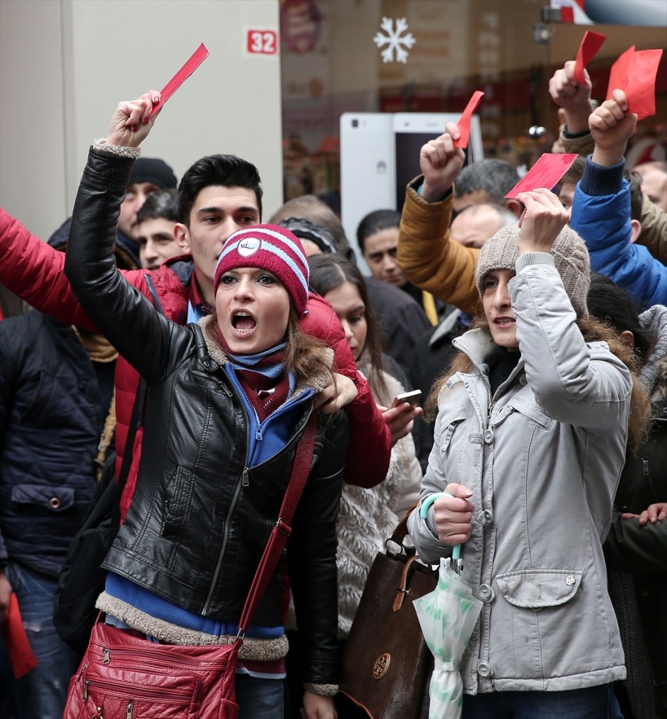 Trabzon'da kırmızı kartlı protesto 4