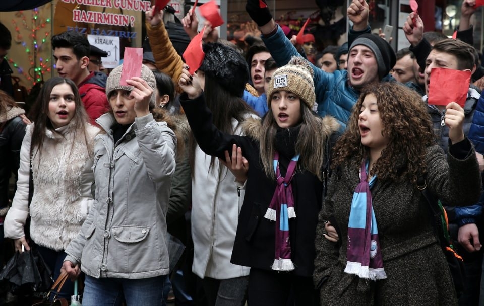 Trabzon'da kırmızı kartlı protesto 5