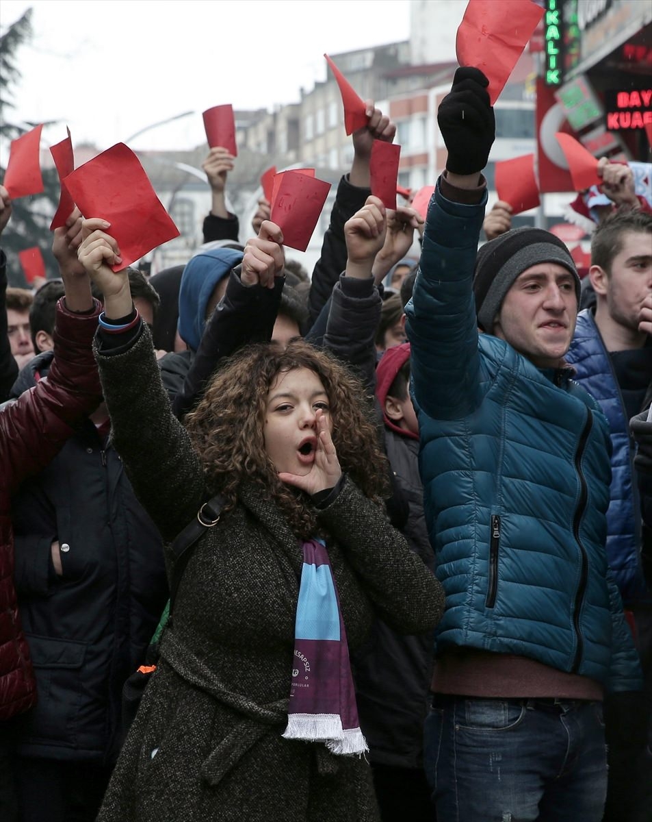 Trabzon'da kırmızı kartlı protesto 7