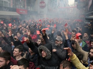 Trabzon'da kırmızı kartlı protesto