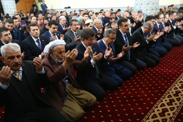 Başbakan Cuma namazını Silopi'de kıldı 5