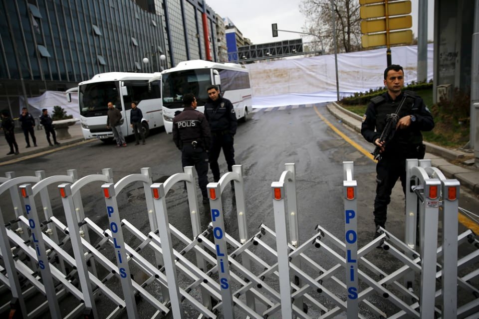 Dehşetin izleri gün ağarınca ortaya çıktı 10
