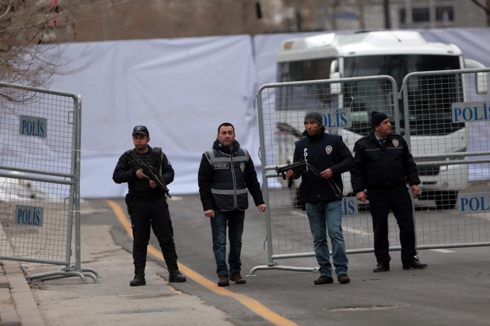 Dehşetin izleri gün ağarınca ortaya çıktı 11