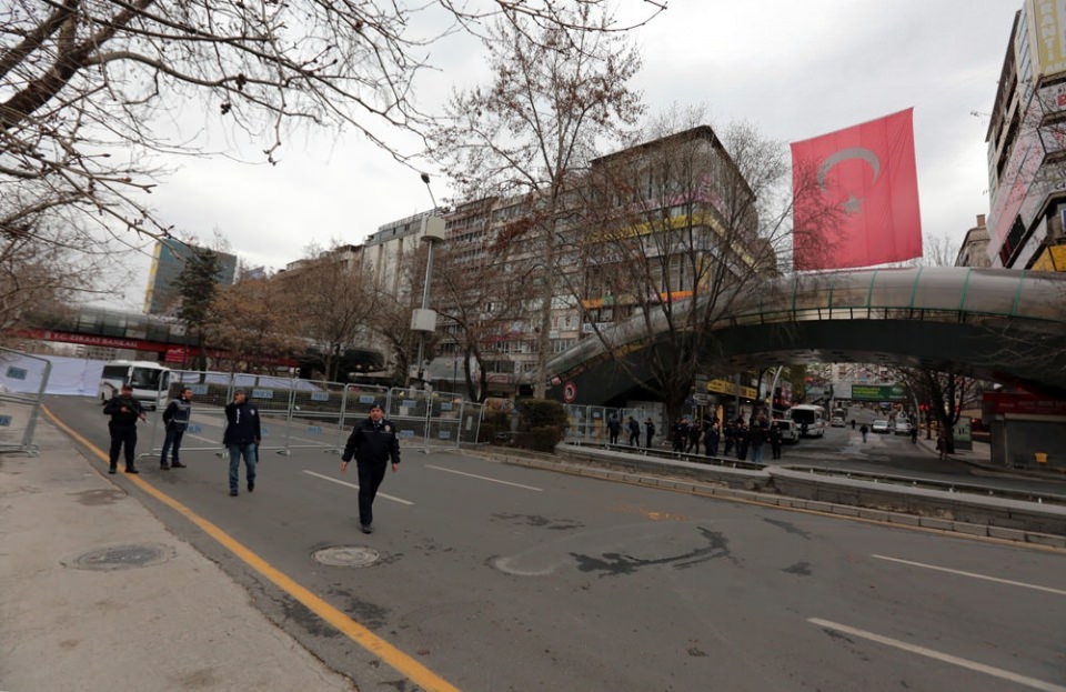 Dehşetin izleri gün ağarınca ortaya çıktı 16