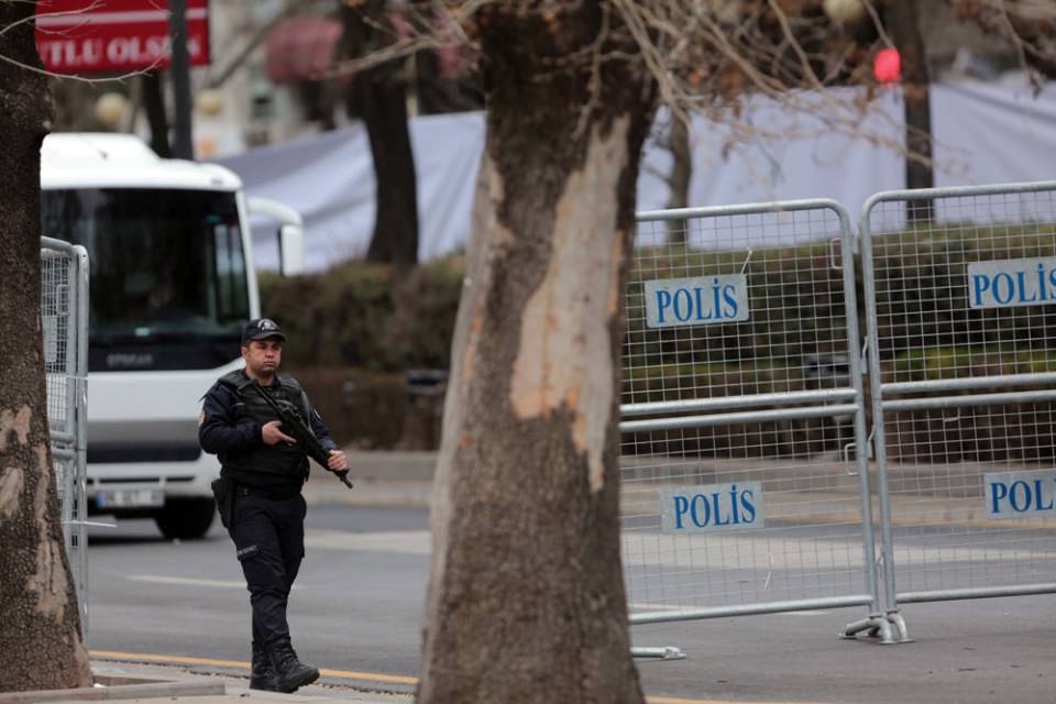 Dehşetin izleri gün ağarınca ortaya çıktı 18
