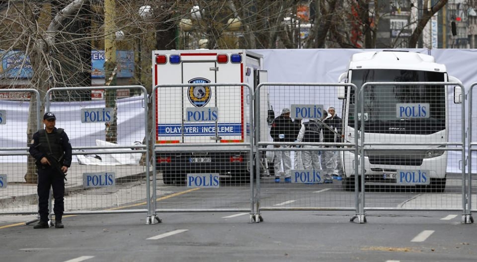 Dehşetin izleri gün ağarınca ortaya çıktı 19