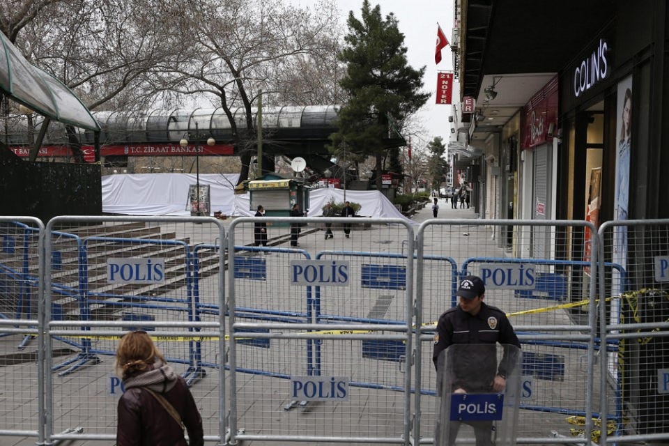 Dehşetin izleri gün ağarınca ortaya çıktı 23