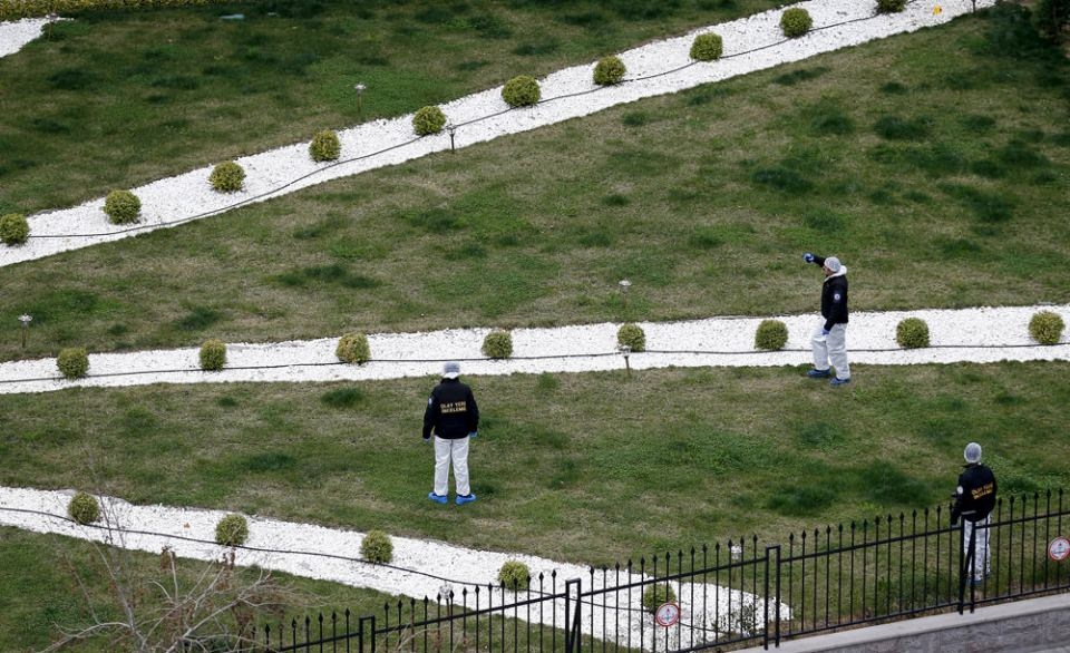 Dehşetin izleri gün ağarınca ortaya çıktı 24