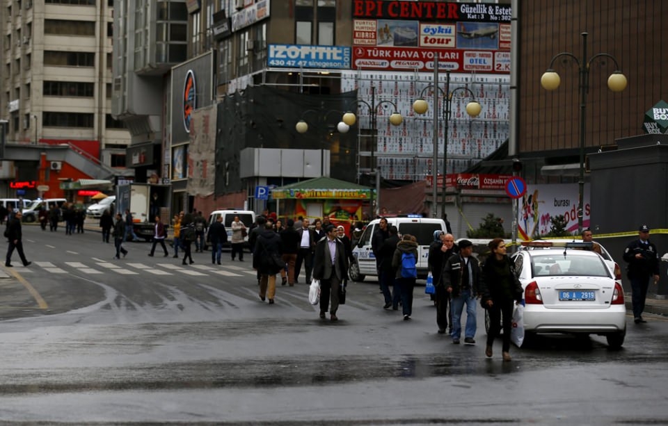 Dehşetin izleri gün ağarınca ortaya çıktı 9