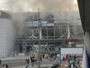 Brüksel Havalimanı'nda patlama