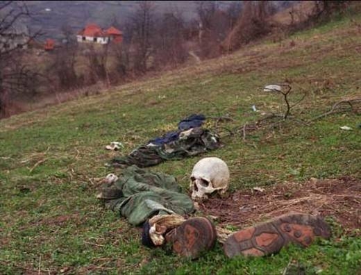 Srebrenitsa katliamının korkunç fotoğrafları 13