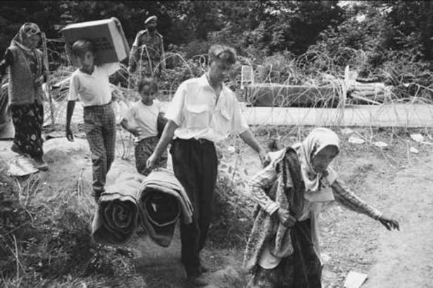 Srebrenitsa katliamının korkunç fotoğrafları 19