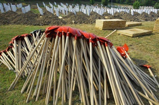 Srebrenitsa katliamının korkunç fotoğrafları 22