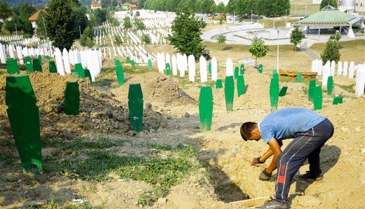 Srebrenitsa katliamının korkunç fotoğrafları 24