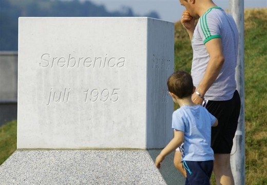Srebrenitsa katliamının korkunç fotoğrafları 25