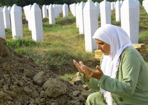 Srebrenitsa katliamının korkunç fotoğrafları 26