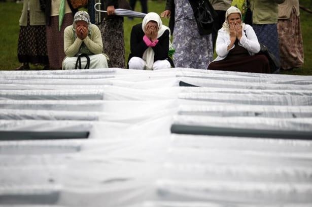 Srebrenitsa katliamının korkunç fotoğrafları 34
