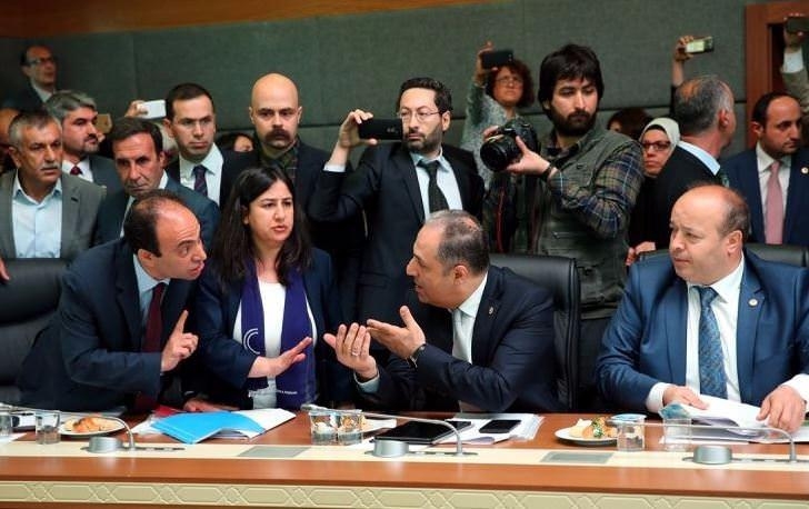 Dokunulmazlık görüşmelerinde kavga çıktı 1