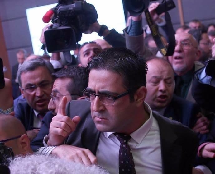 Dokunulmazlık görüşmelerinde kavga çıktı 10