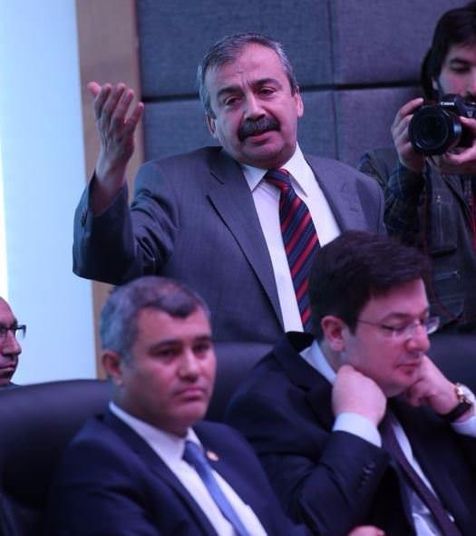 Dokunulmazlık görüşmelerinde kavga çıktı 11